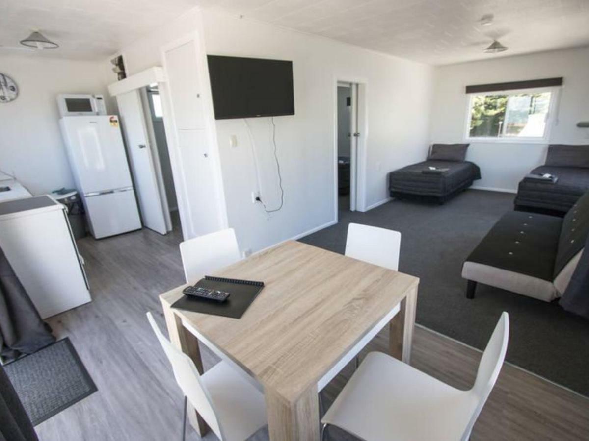 Mahia Motel And Holiday Park ภายนอก รูปภาพ