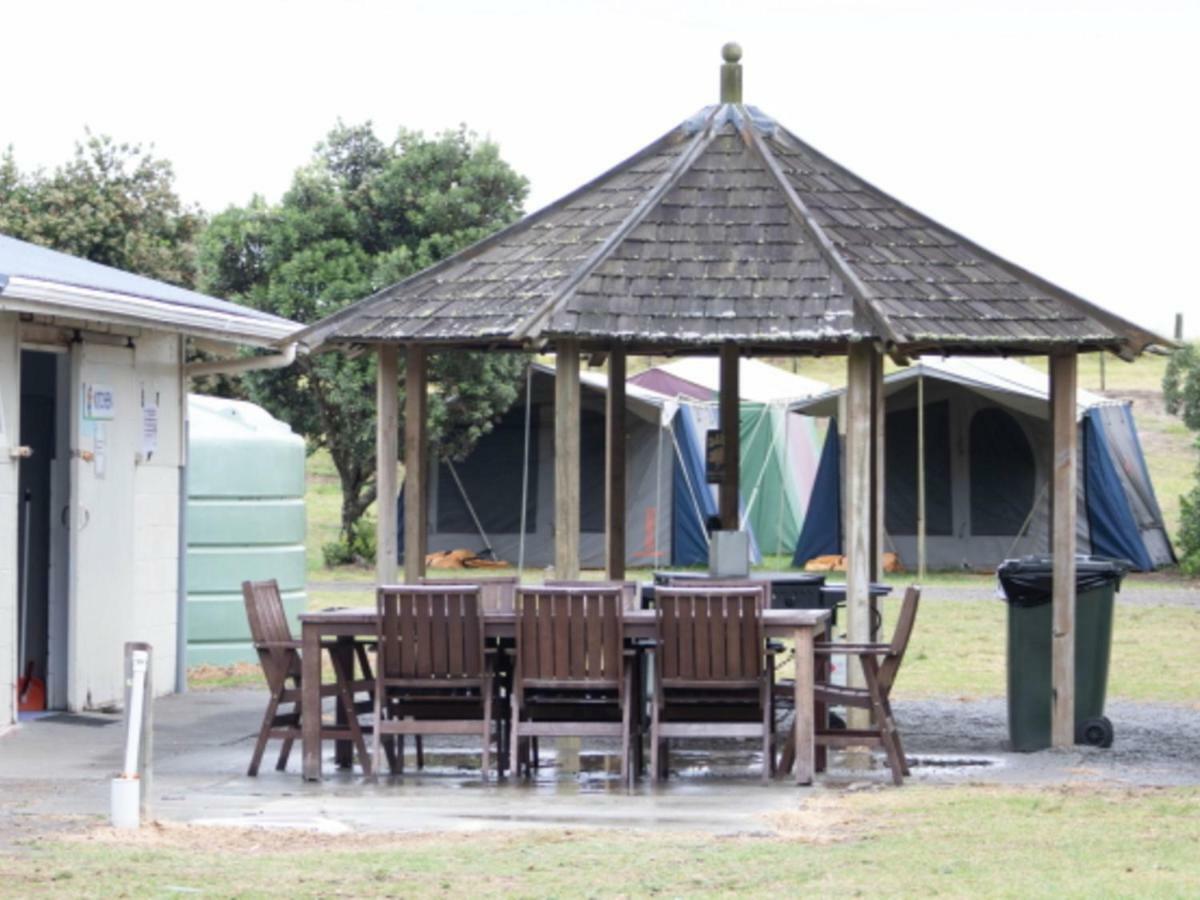 Mahia Motel And Holiday Park ภายนอก รูปภาพ