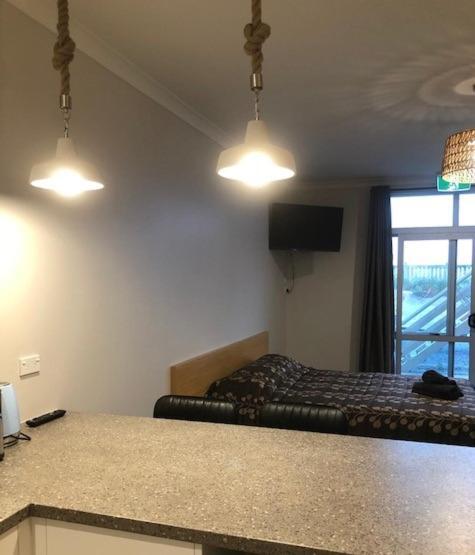 Mahia Motel And Holiday Park ภายนอก รูปภาพ
